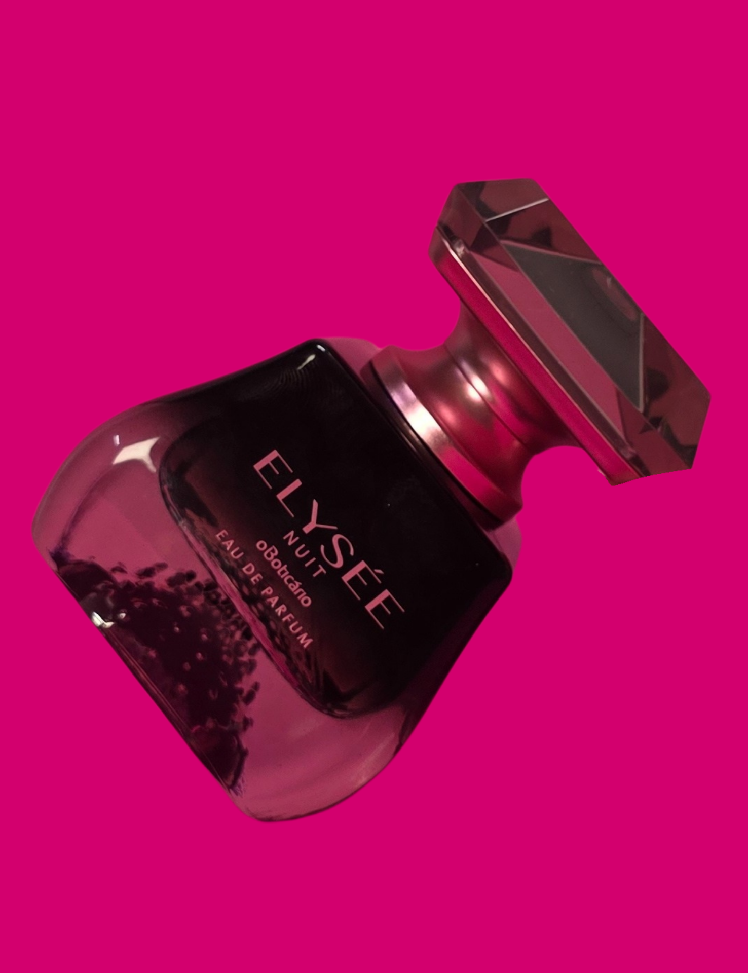 Como usar: Aplicar o perfume feminino sobre o corpo como desejar. Para aumentar a duração da fragrância aplicar atrás da orelha, no pescoço, ou no pulso. COMPOSIÇÃO: ALCOHOL DENAT.; PARFUM (FRAGRANCE); AQUA (WATER); ETHYLHEXYL SALICYLATE; BUTYL METHOXYDIBENZOYLMETHANE; CI 19140 (YELLOW 5); CI 17200 (RED 33); CI 42090 (BLUE 1); SODIUM CHLORIDE; SODIUM SULFATE; ALPHA-ISOMETHYL IONONE; BENZYL SALICYLATE; CITRAL; CITRONELLOL; COUMARIN; GERANIOL; LIMONENE; LINALOOL; BENZYL ALCOHOL\n\nEsvazia o frasco de vidro e coloca-o no ecoponto verde.\nSepara a válvula metálica e coloca-a no ecoponto amarelo.\nColoca a embalagem de papel exterior no ecoponto azul. \nSepara o envólucro e coloca-o no ecoponto azul. \nColoca os componentes de plástico no ecoponto amarelo.