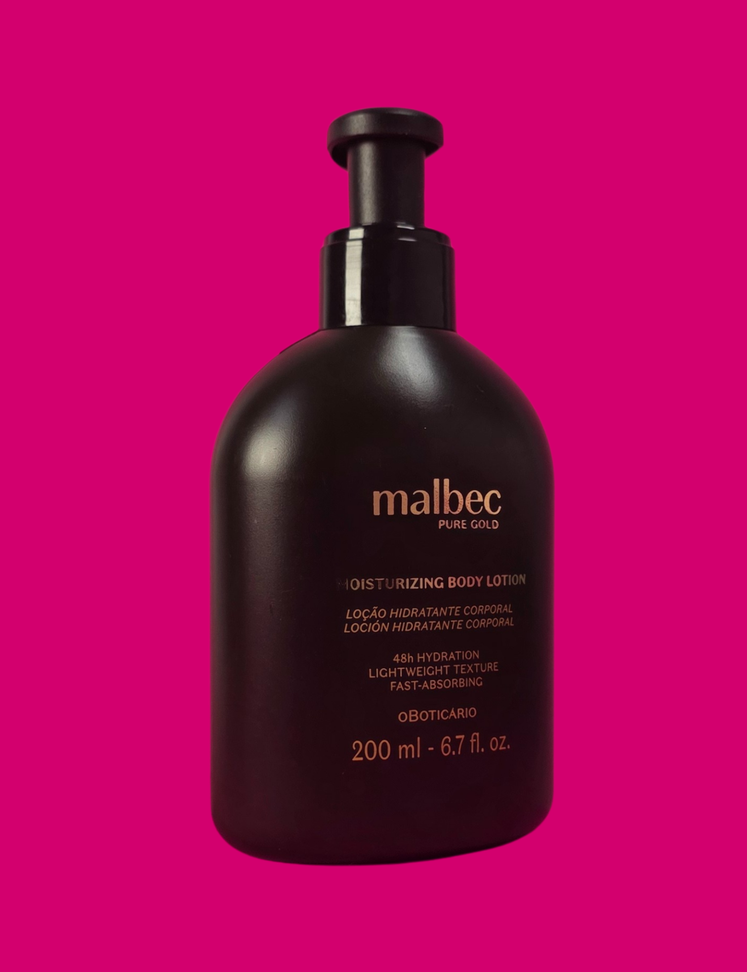 A Loção Corporal Malbec hidrata ao mesmo tempo que deixa um rastro perfumado. Usada em conjunto com o perfume Malbec prolonga ainda mais a duração da fragrância.  Vê todos os benefícios:  Hidrata a pele por até 48 horas Rápida absorção Perfuma a pele Não deixa a pele pegajosa Não deixa resíduos brancos Textura leve  É uma ótima opção de presente para homem! A loção corporal Malbec tem a clássica fragrância masculina que conquista o homem que sabe que o autocuidado é primordial para alcançar os seus objetivos.  Como usar: Aplica no corpo como desejares.  ORIENTAÇÕES AO CONSUMIDOR: Evite contato com os olhos. Não aplique em pele irritada ou lesionada. Descontinue o uso em caso de sensibilização. Conserve o produto bem fechado, longe da luz e do calor excessivo. Uso externo. Mantenha fora do alcance de crianças.